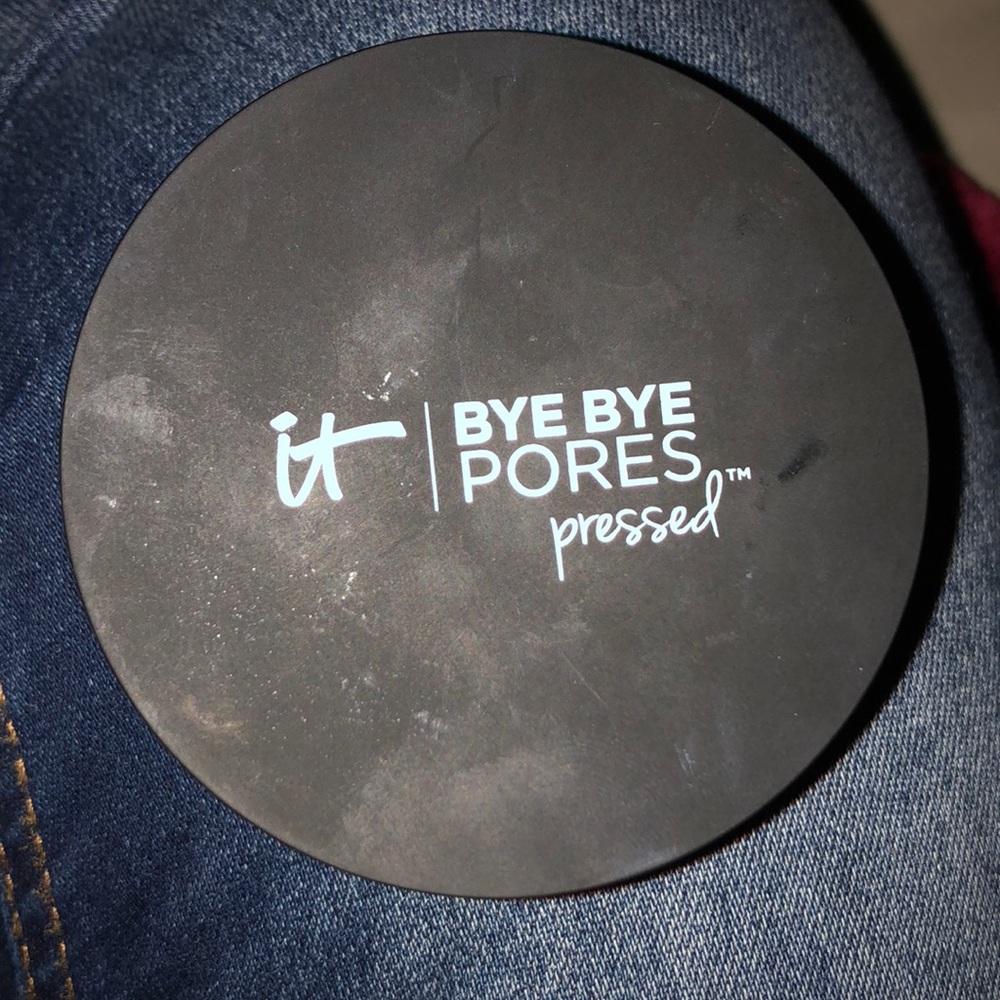 IT Cosmetics bye bye pores pressed